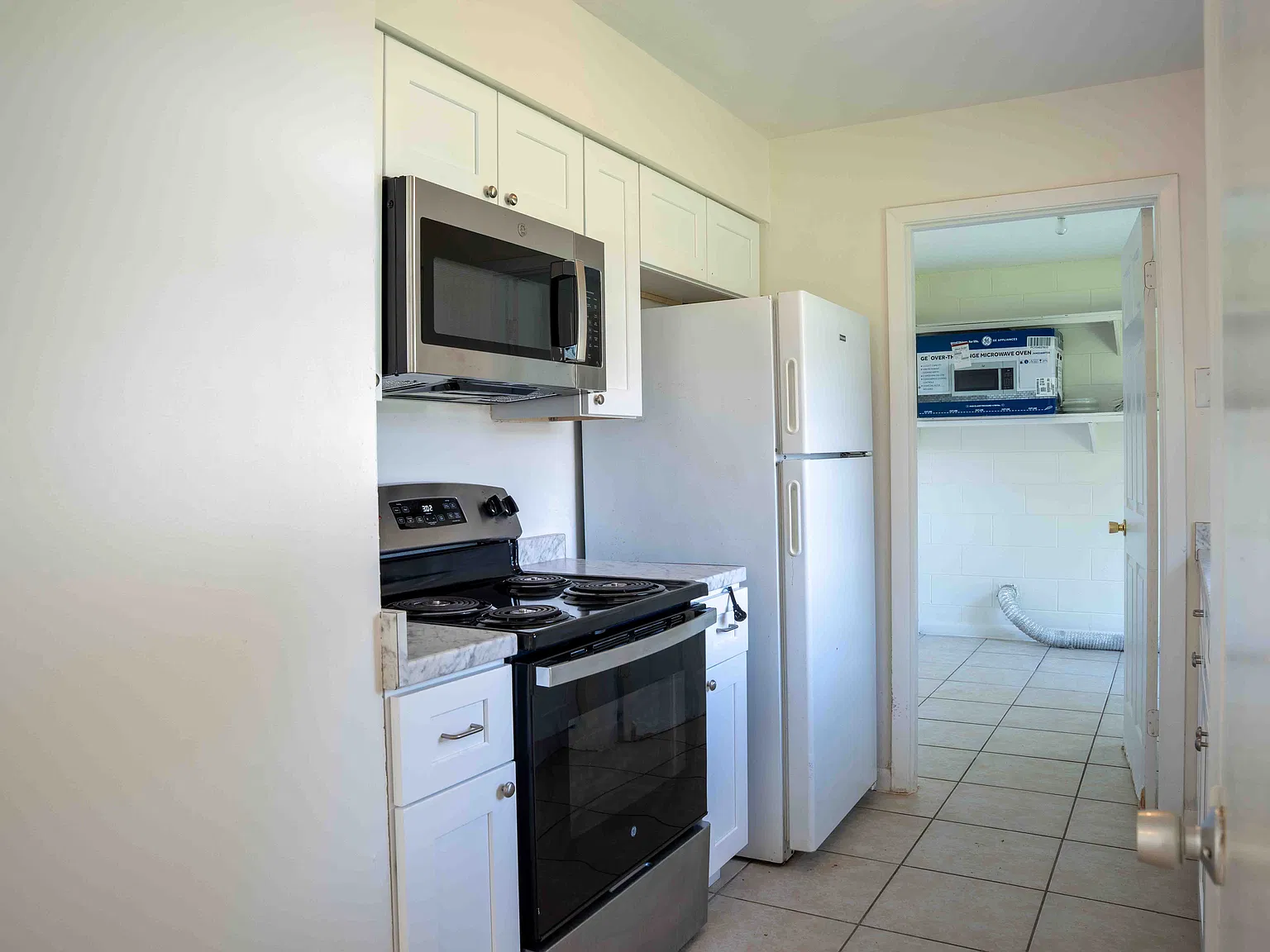 3 bed, 1.5 bath, 917 sqft, $1,950 — Photo 4
