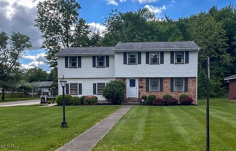 100 Chadwick Ln photo 1
