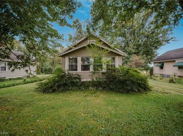 2821 Nesmith Lake Blvd, Akron, OH 44314