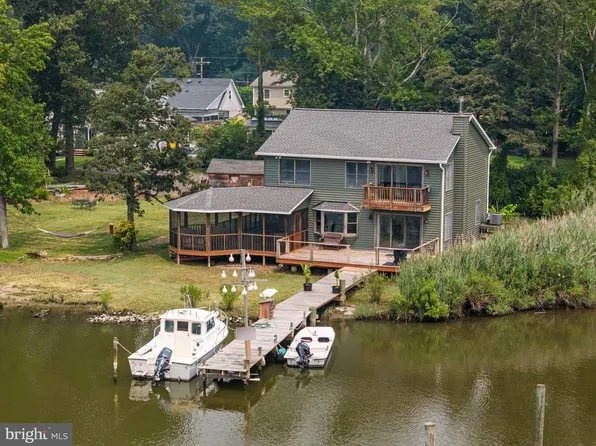 1241 Johnson Dr, Shady Side, MD 20764