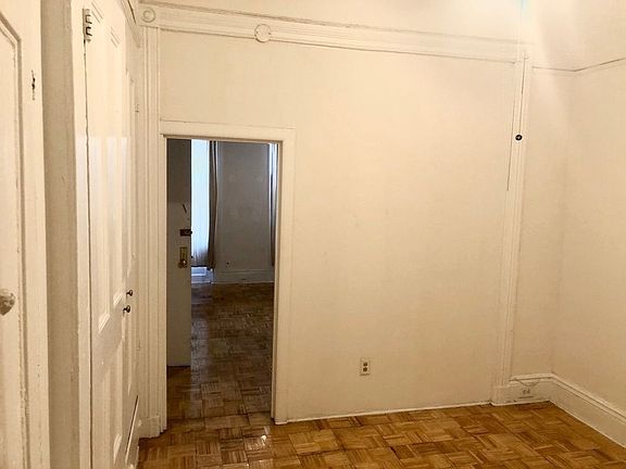 4th image of 584 Sterling Pl #A