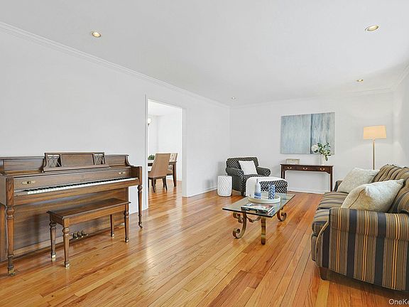 2nd image of 9 Robins Crescent #9