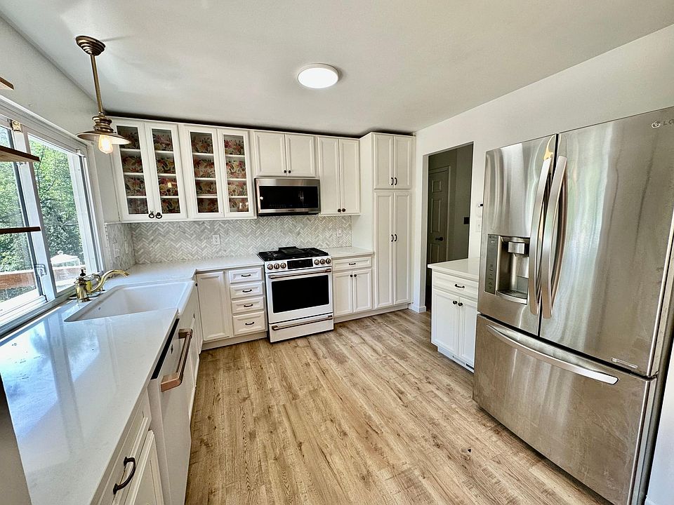 348 New Ballwin Rd, Ballwin, MO 63021 Zillow