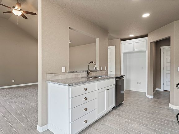 3rd image of 512 Pioneer Ln