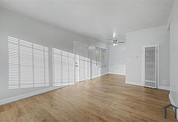 3rd image of 10310 S Broadway APT 4