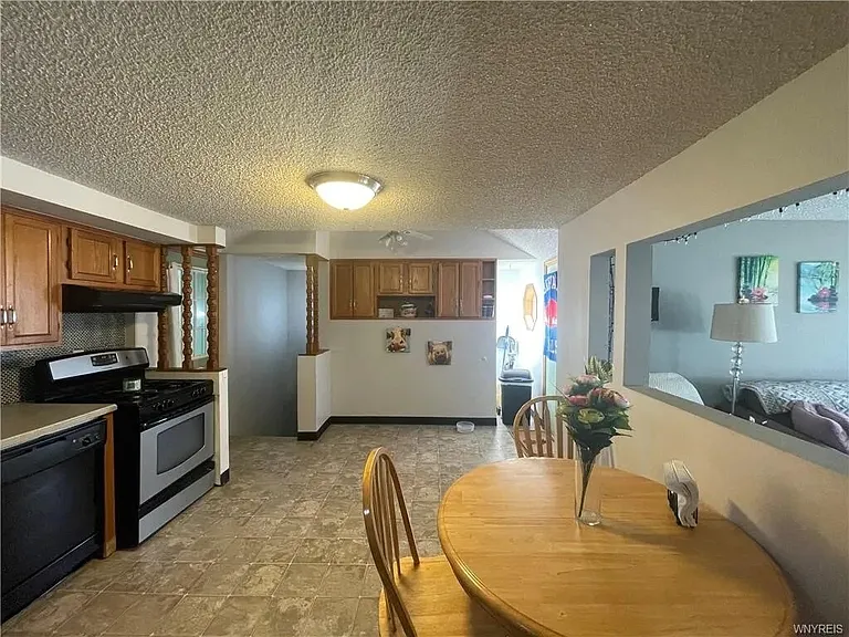 191 Helen St — Photo 9