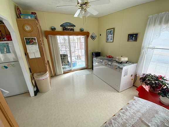 5th image of 42 Winnie Ave #9