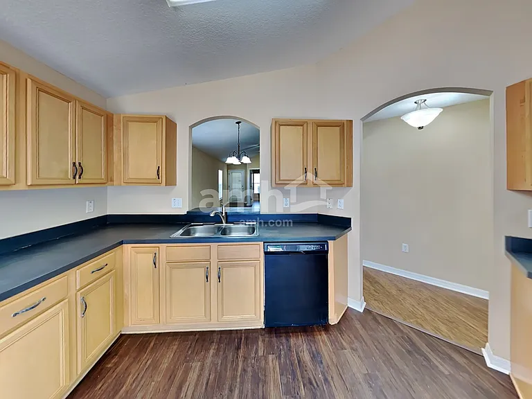 10047 Perthshire Cir — Photo 4