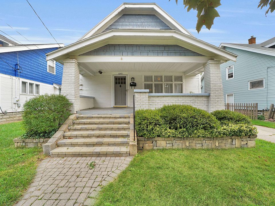 1st image of 1049 Courtney St NW