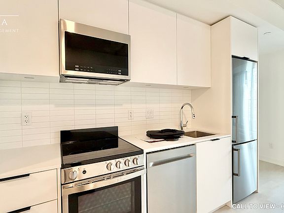2nd image of 410 Keele St #410