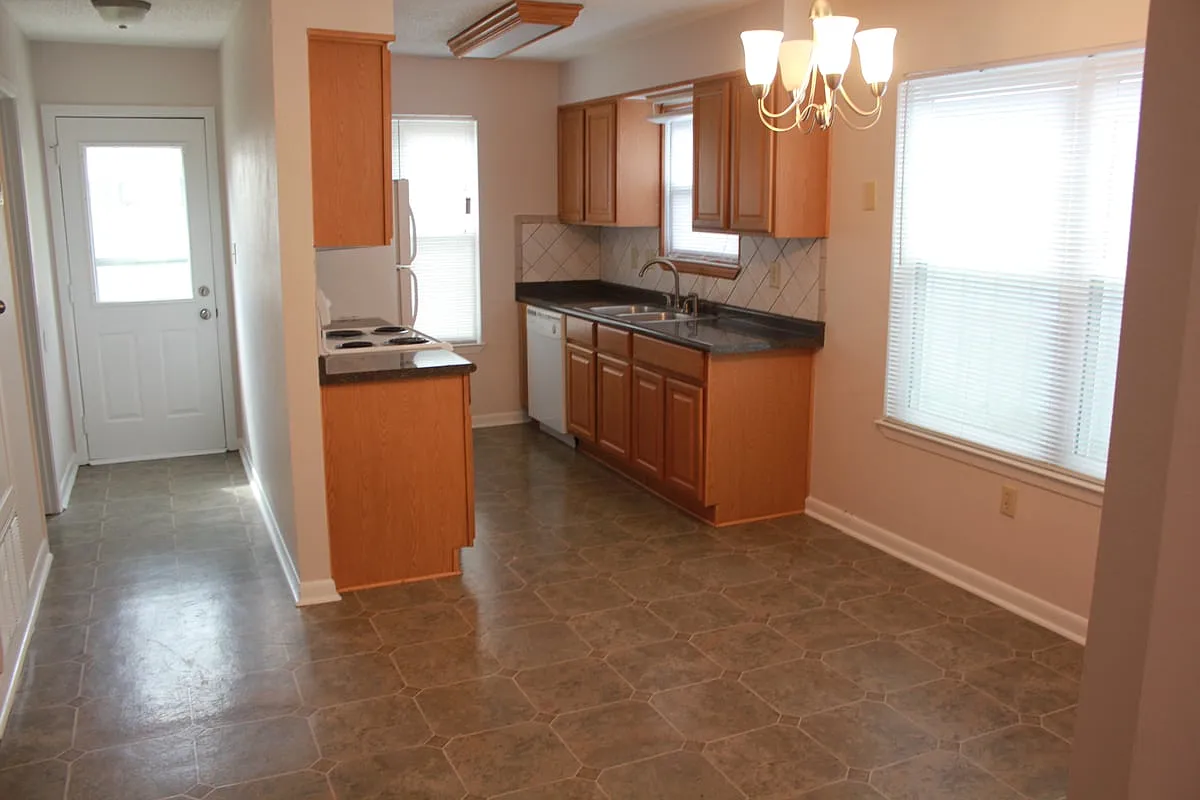 4 Carie Way — Photo 3