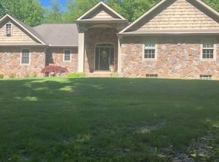 3480 Easton Rd, Barberton, OH 44203