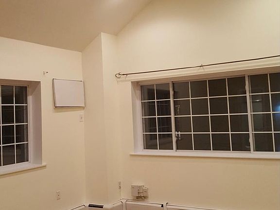 4th image of 560 Ellsworth Ave #3