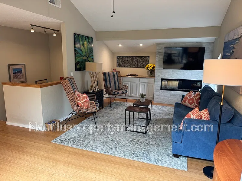2 bed, 2.0 bath, $4,000 — Photo 4