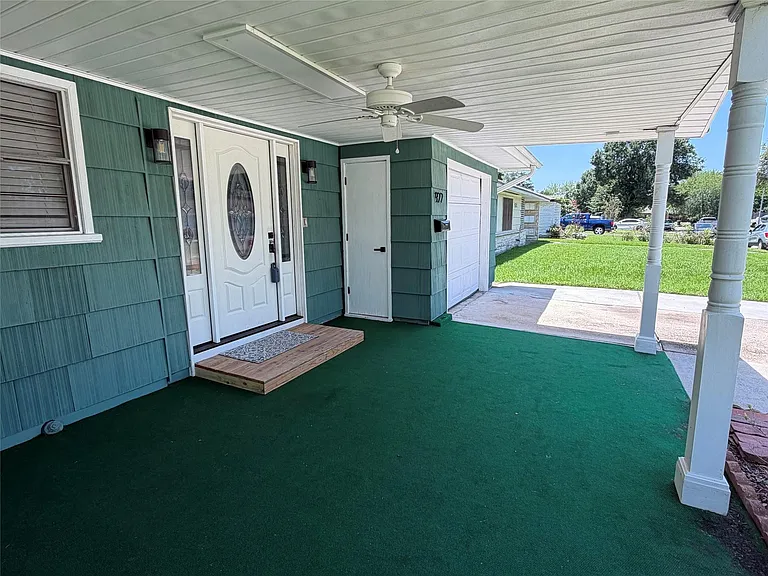 922 Hector Ave — Photo 3