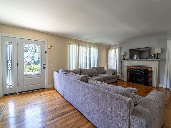 2nd image of 101 Lynwood Dr
