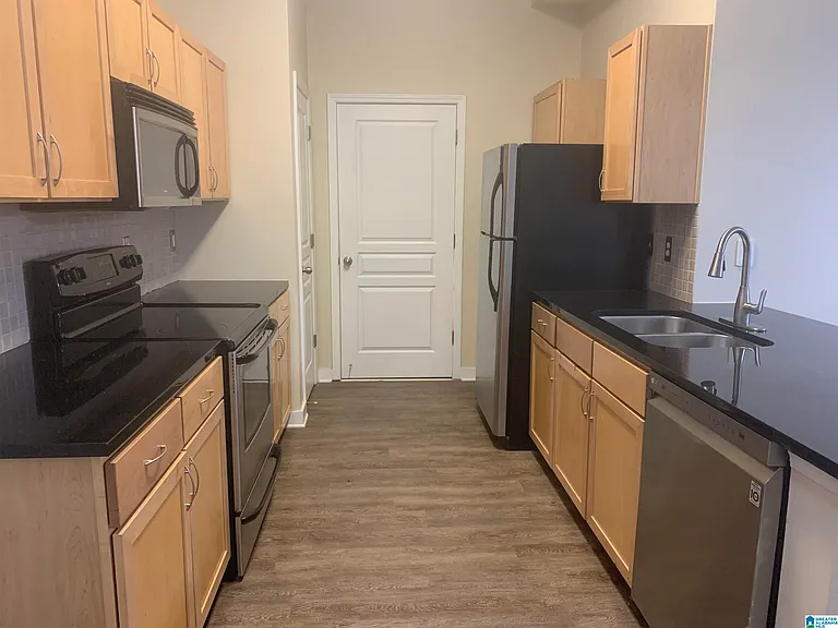 2020 5th Ave S #140 — Photo 6