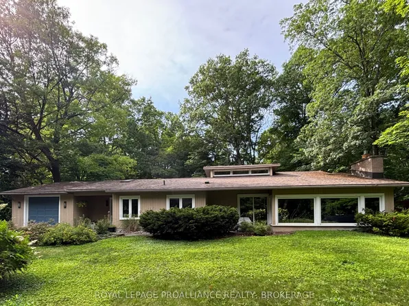 27 Riverside Dr, Kingston, ON K7L 4V1