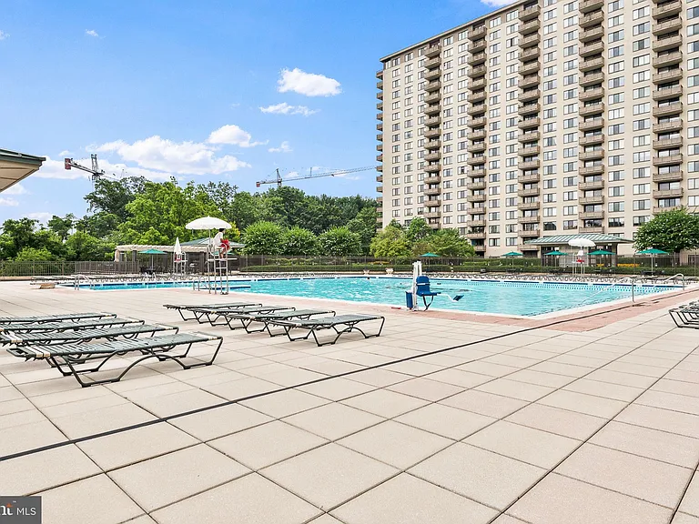 5225 Pooks Hill Rd #703N — Photo 45