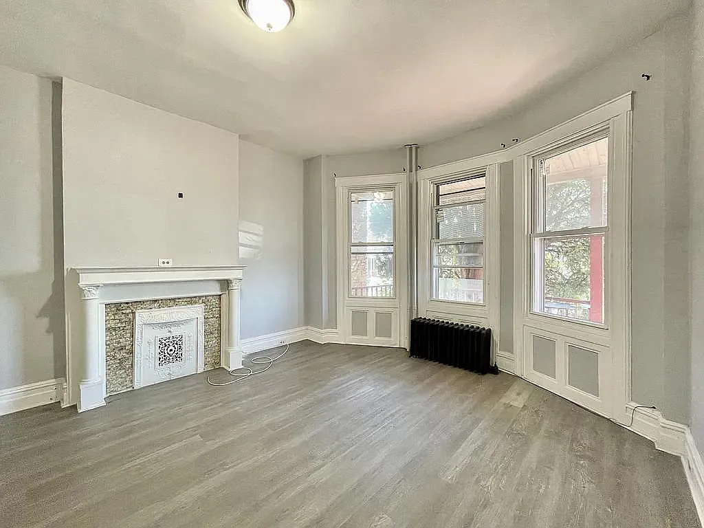 3 bed, 1000 sqft, $1,999 — Photo 3