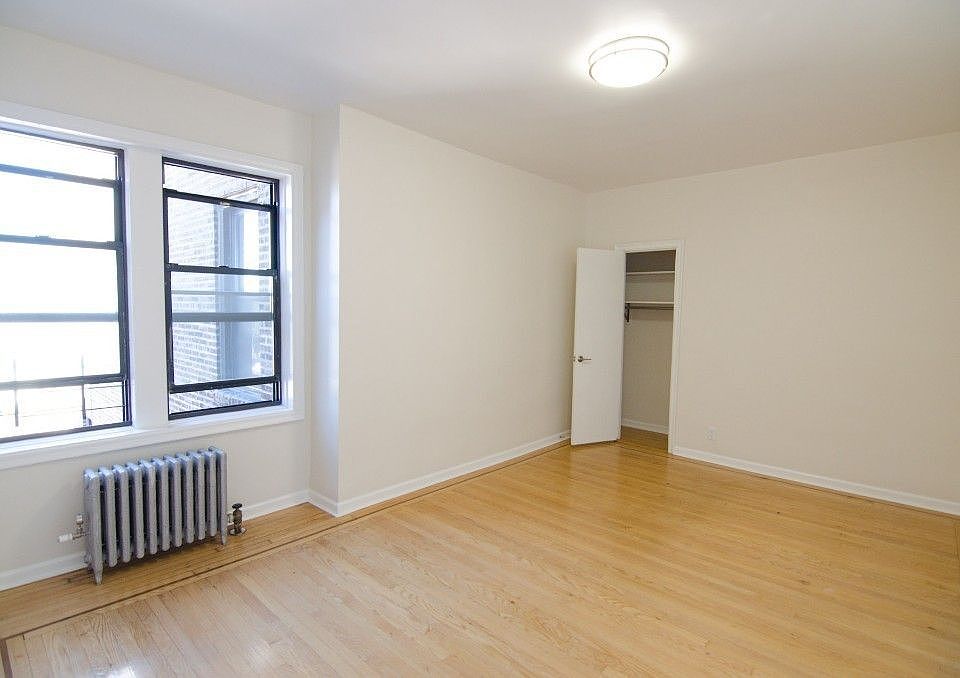 2nd image of 3206 47th St APT 6a
