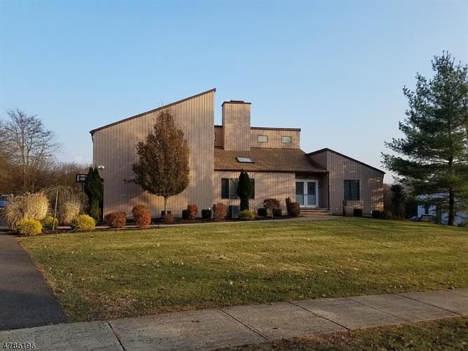 1st image of 580 Cabot Hill Rd