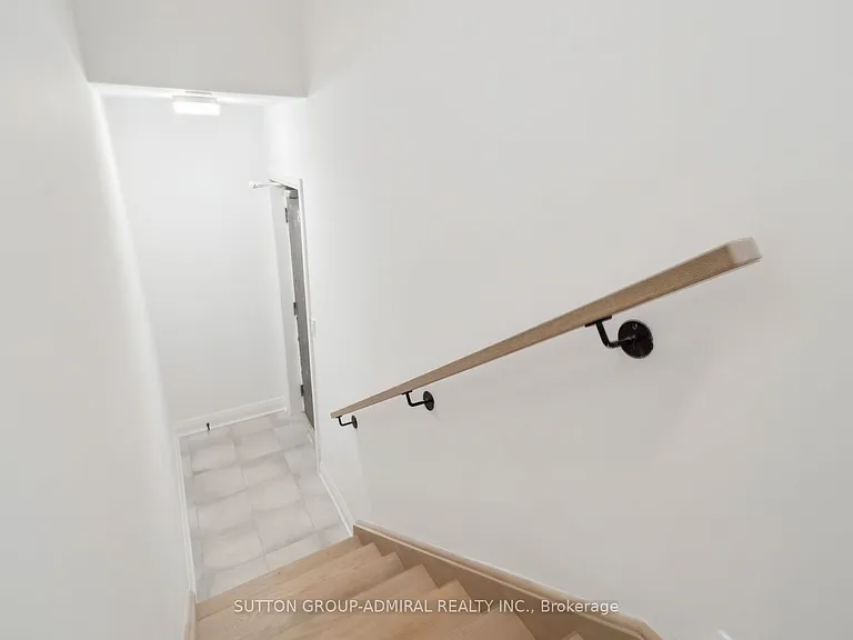 61 Burleigh Mews — Photo 25