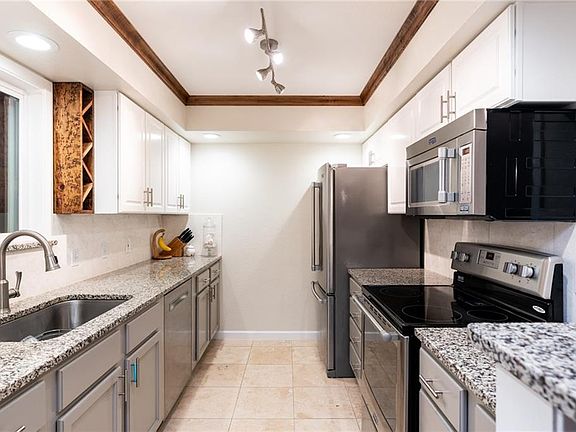 5th image of 825 Whitehall Dr