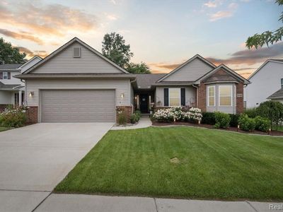 8190 Sawmill Trl, White Lake, MI, 48386