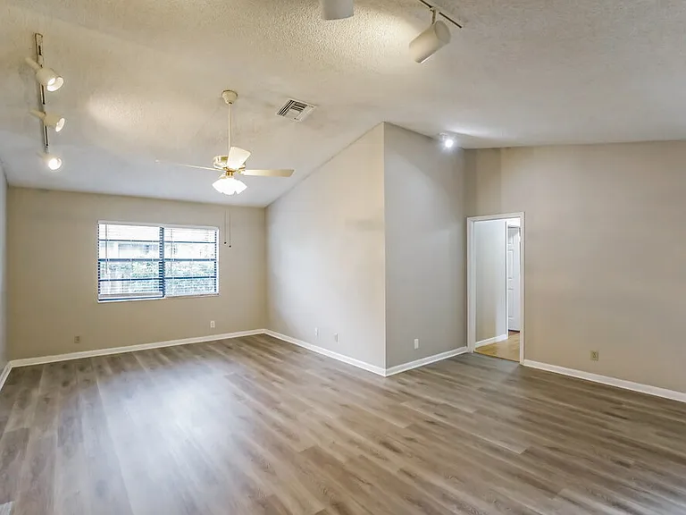518 Azure Ave — Photo 4
