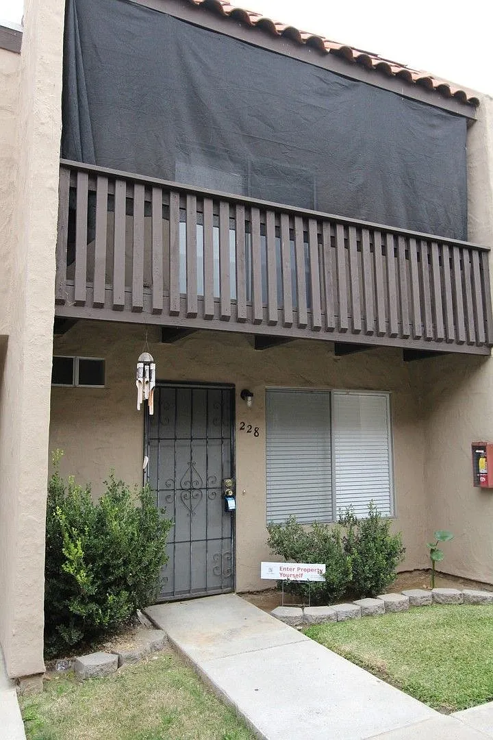 2 bed, 1.5 bath, 1024 sqft, $2,600 — Photo 1