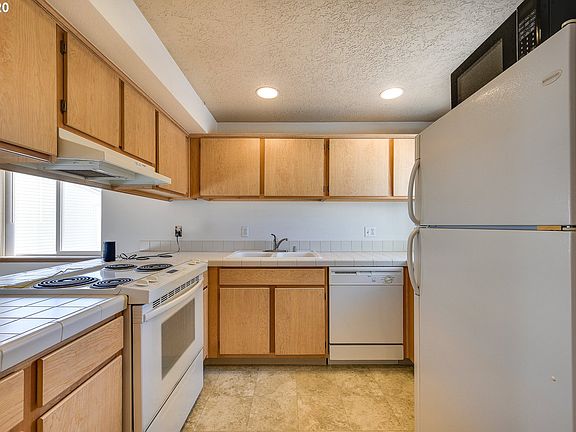 4th image of 4000 NE 109th Ave Unit 234