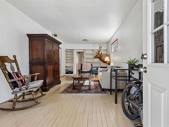 5th image of 834 E 4th Avenue