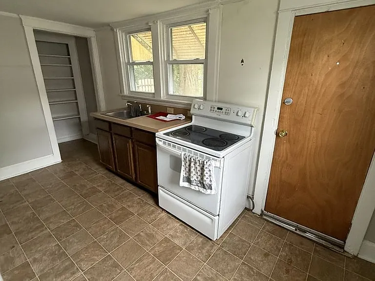 24 E 18th St — Photo 9