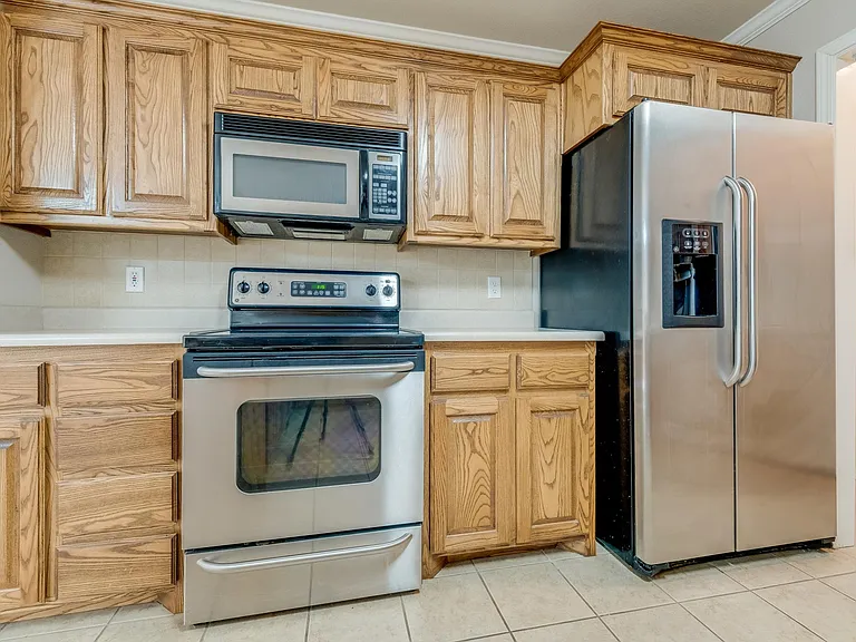 Kitchen stove & Refigerator