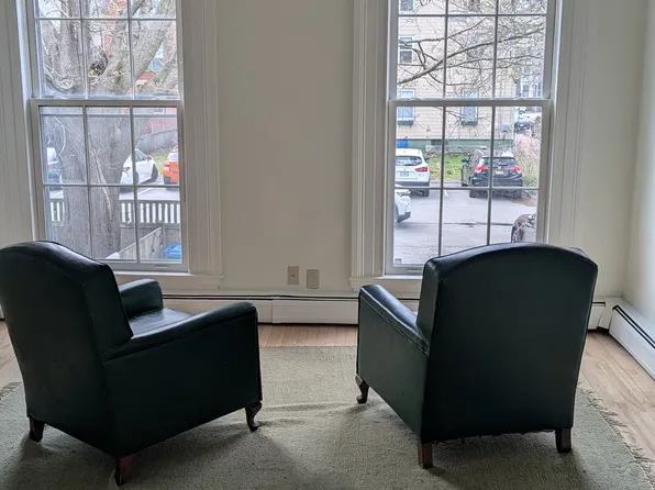 172 Clark St APT 1, Portland, ME 04102