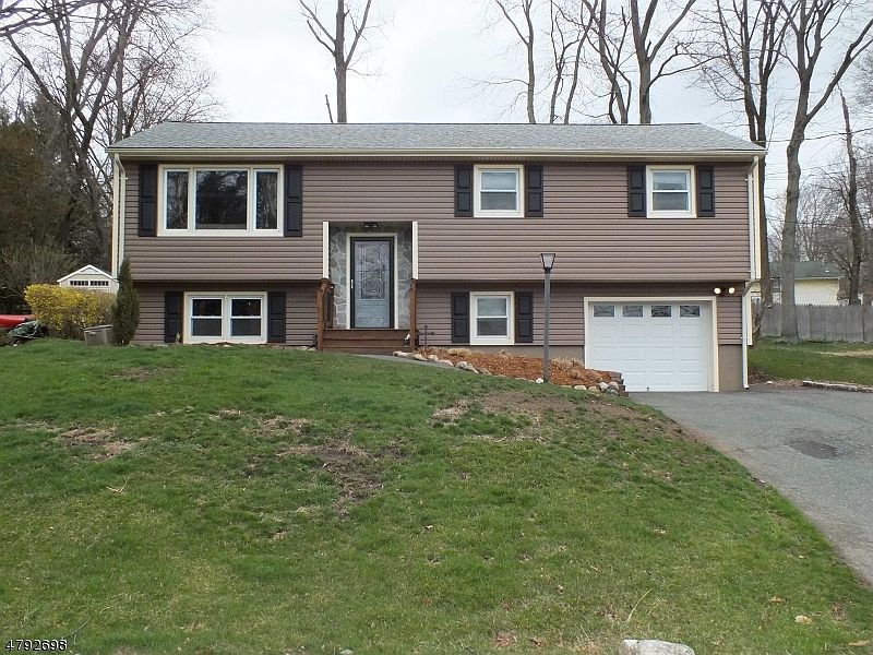 1st image of 9 Mountain Heights Dr