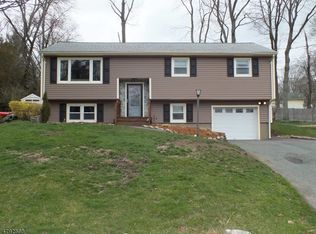 9 Mountain Heights Dr, Sparta, NJ 07871