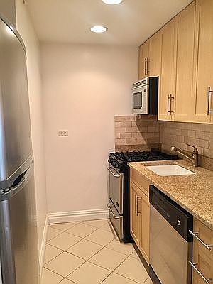 4th image of 141 E 33rd St APT 4D
