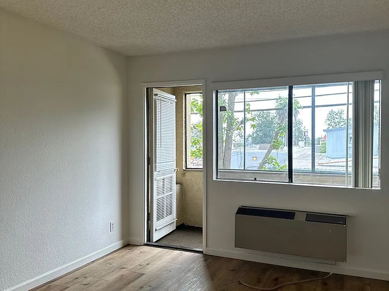 10323 Woodbine — Photo 29