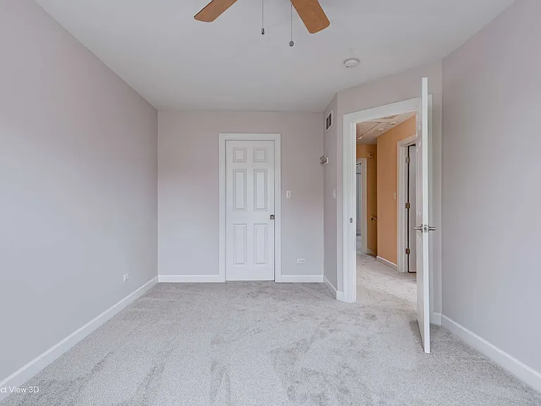 900 Ashford Ln — Photo 20