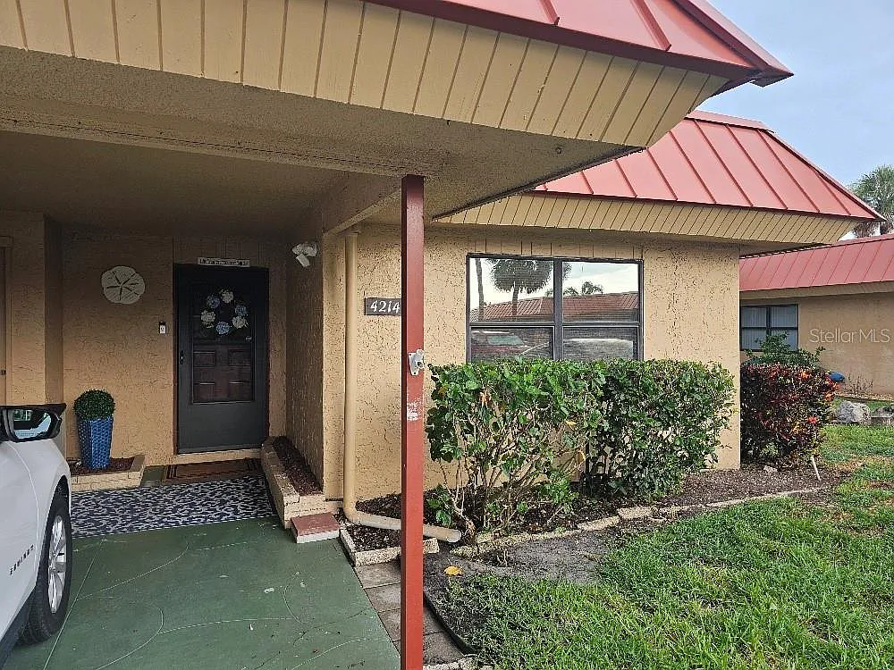 2 bed, 2.0 bath, 1296 sqft, $4,600 — Photo 2
