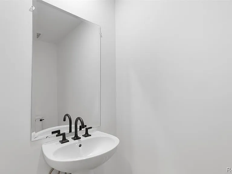 412 S Ctr — Photo 26