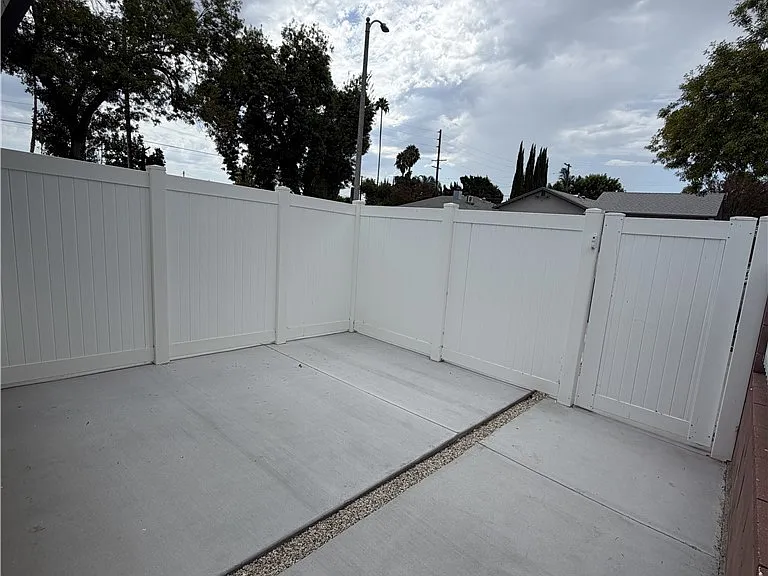 20509 Vose St #1/2 — Photo 6