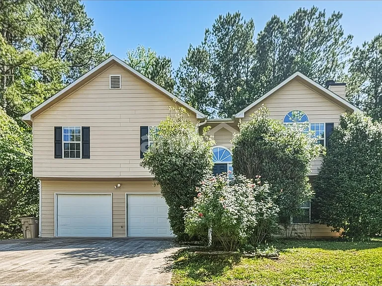20 Michelle Ln — Photo 1