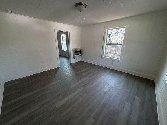 3rd image of 202 Woodward St NE