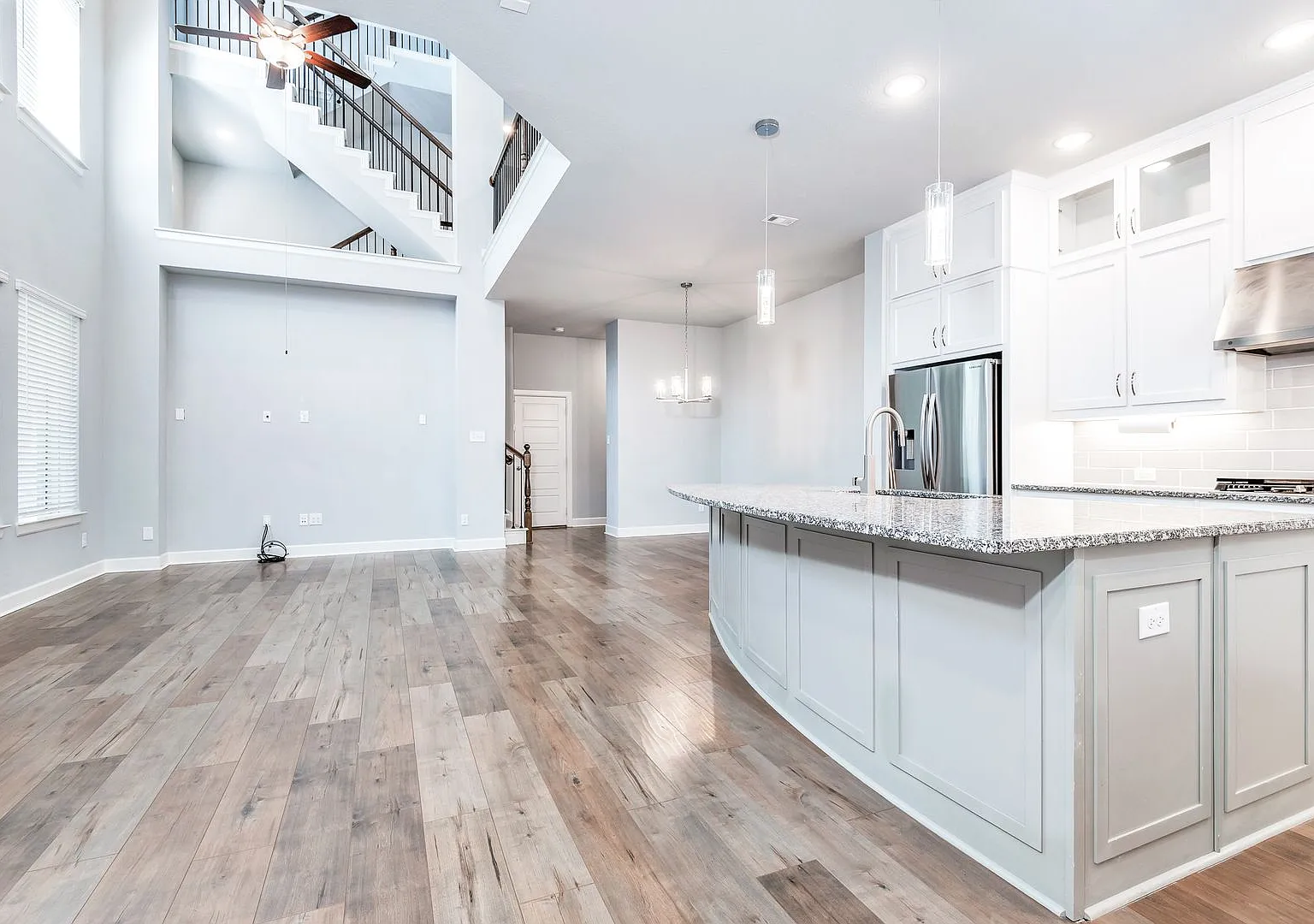 Luxury 3-Story Home in Las Colinas $100 Monthly Incentive for an 18-Month Lease — Photo 4