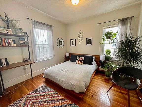 4th image of 81 Newbury St #3