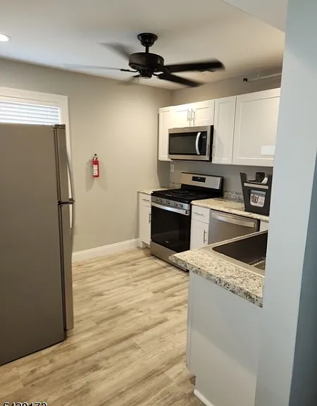 145 W Clinton St — Photo 2