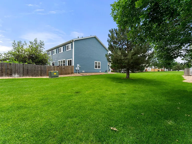 7857 S Kittredge Cir — Photo 32